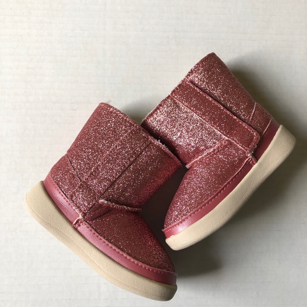 SOLD ON CROSSPOST Nwot baby uggs